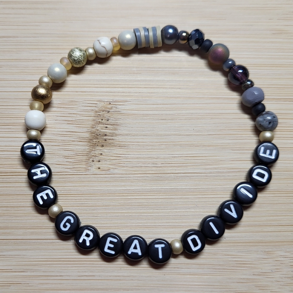 The Great Divide- Noah Kahan Friendship Bracelet, Size 8"